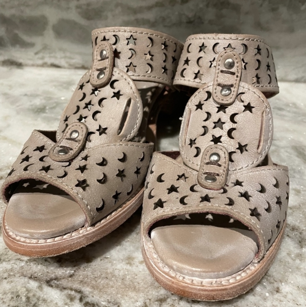 Freebird by Steven Sz 8 Tan MoonStar Leather Cutout Mules